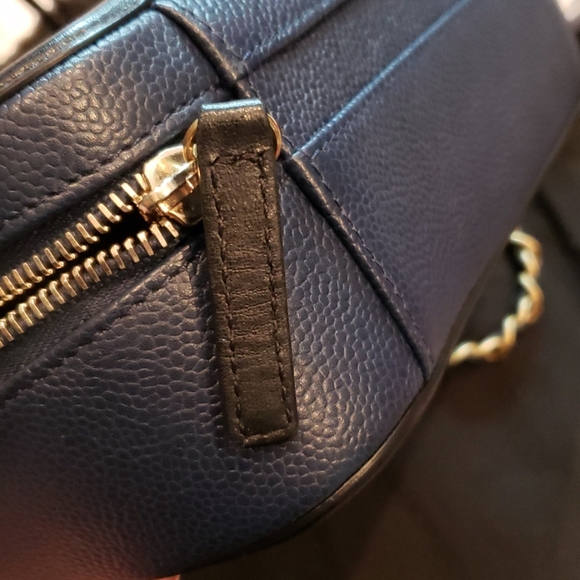 ❗SOLD❗Chanel Two-tone Medium Filigree Vanity Case - Picture 14 of 16